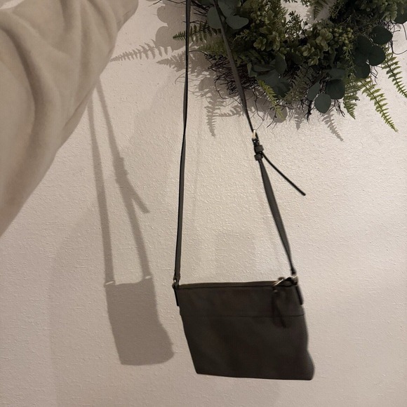 Kate Spade Heather Gray Pebbled Leather Gusset Jackson Crossbody Purse - Picture 6 of 15